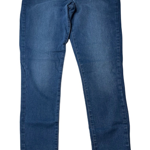 NWT: old navy  Slimming Effect Stretch Pull-On Super Skinny Jeans 22 long - Picture 1 of 2